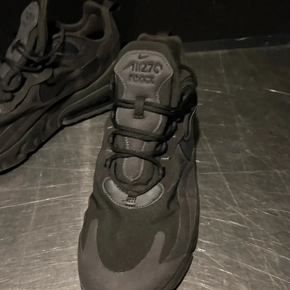 Nike Air Max 270 React - Picture 2 of 13